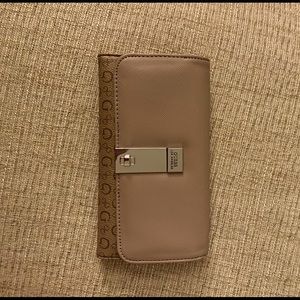 GUESS Wallet
